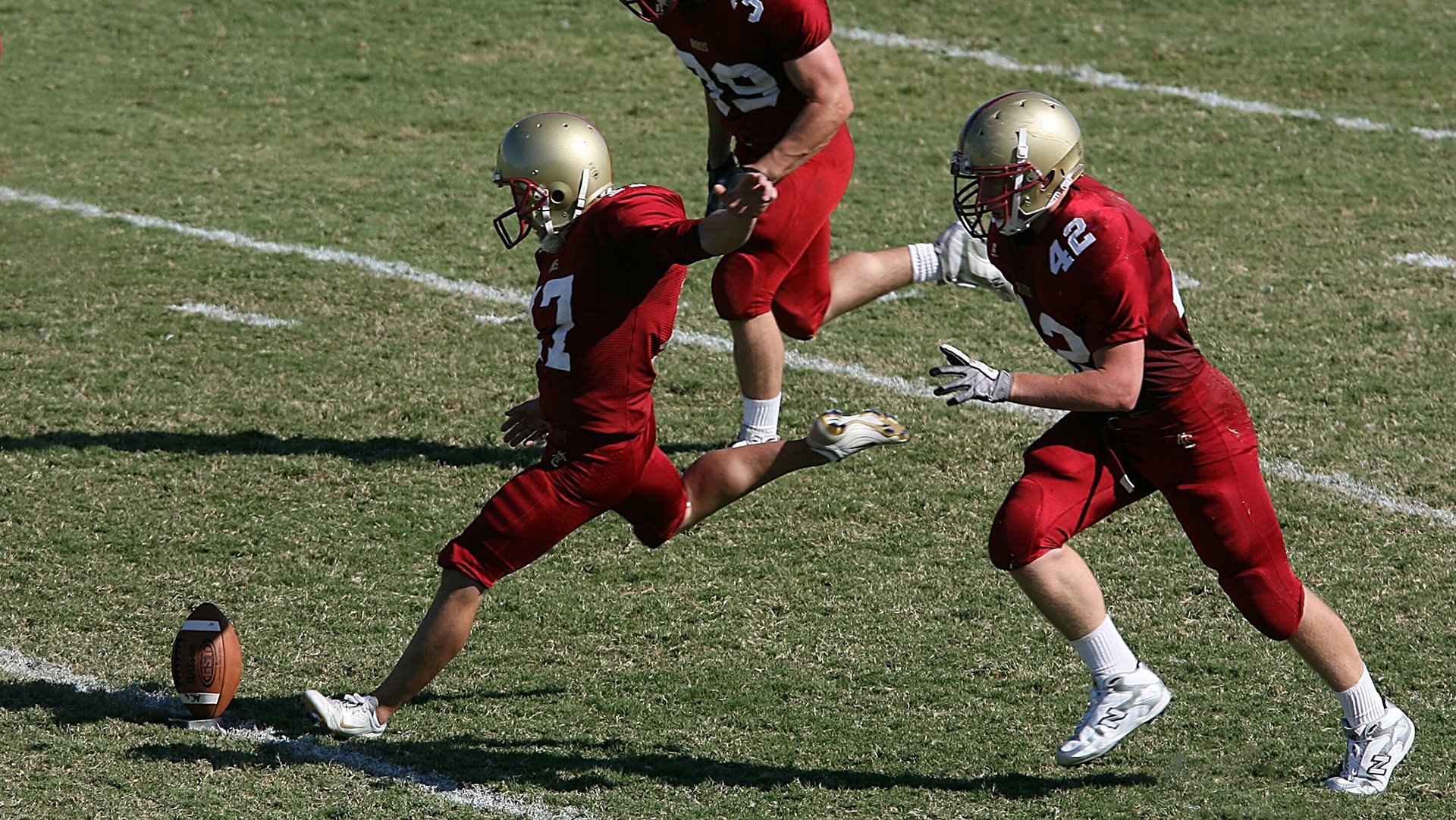 开云官方-绿茵场上的祈祷，那一刻，胜负让位于生命，胜负让位于生命